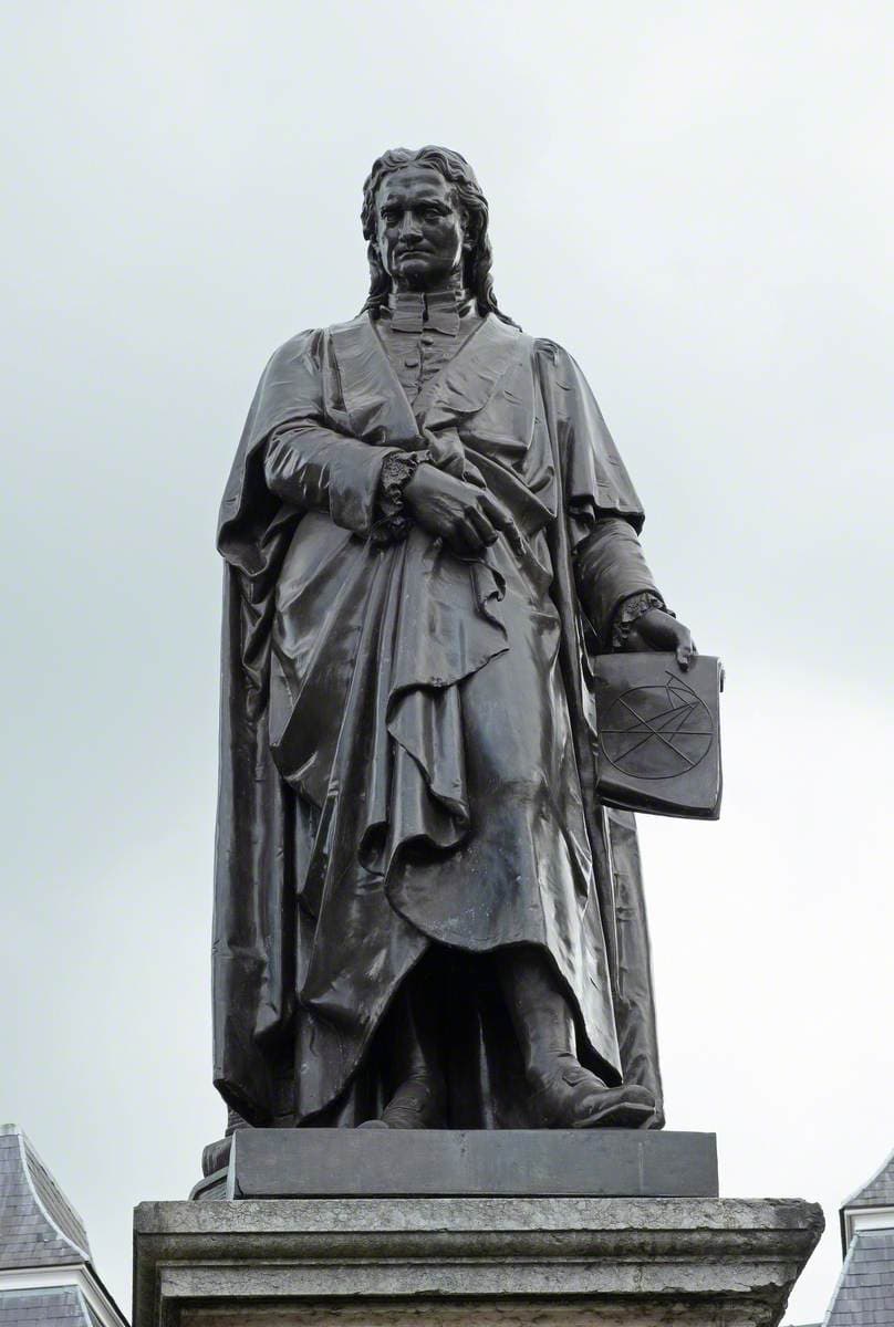Statue of Isaac Newton outside Grantham Guildhall